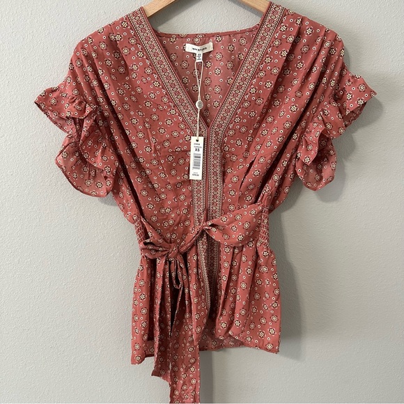 NWT Max Studio Clay/Floral Ruffle Sleeves V-Neck Tie Side Blouse Size XS - Picture 2 of 13